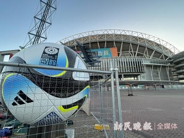 赛后米兰球员阿德利接受了采访。